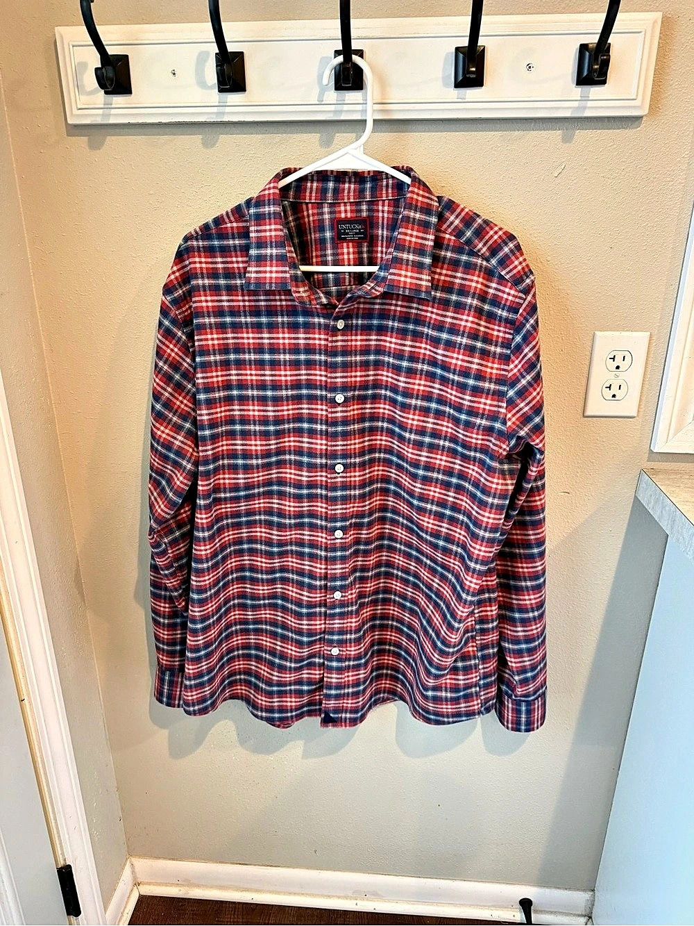 UNTUCKit Plaid Button Down in Red & Blue Size XL Like New